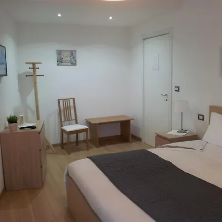 Atticoromantica Bed & Breakfast 4*